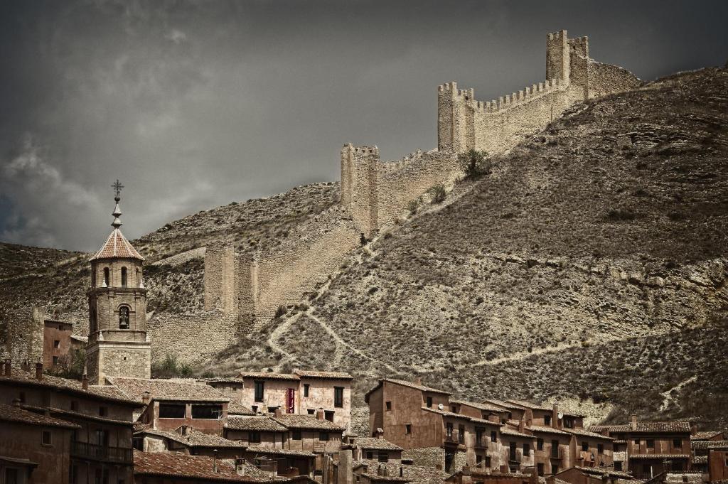 Hotel Albanuracin Albarracin Bagian luar foto